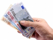 Vidējā alga Latvijā pirms nodokļu nomaksas 1 277 eiro mēnesī