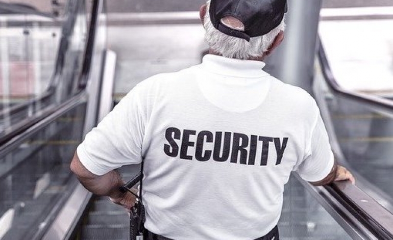 Par “aplokšņu” algu izmaksu apsardzes uzņēmumā lūdz uzsākt kriminālvajāšanu