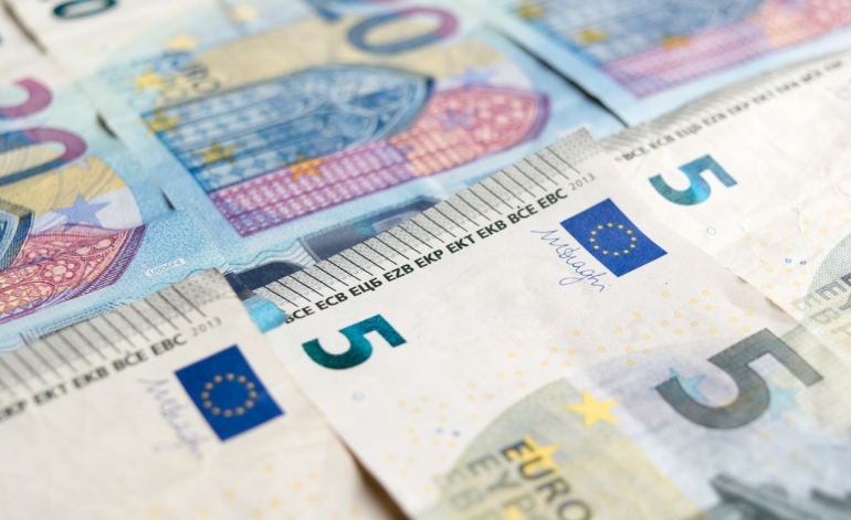 Plānots palielināt minimālo algu līdz 620 eiro