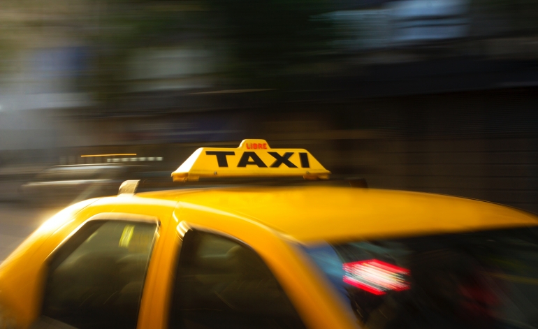 Plānoti grozījumi pasažieru komercpārvadājumiem ar taksometru